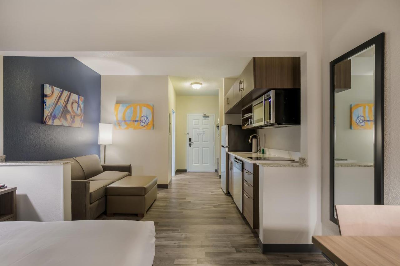Efficiency Queen Suite with Sofa Bed - Non Smoking